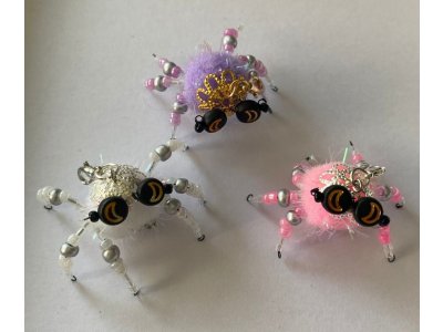 Ručne vyrobený originálny prívesok - skákavka /5 farieb/